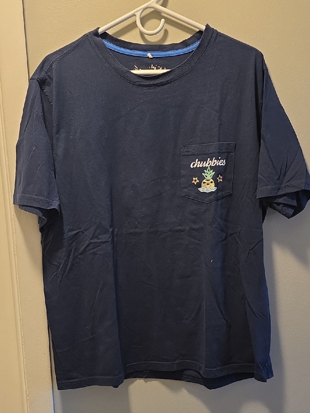 chubbies Navy Short-Sleeve Pocket Tee with Pineapple Patch